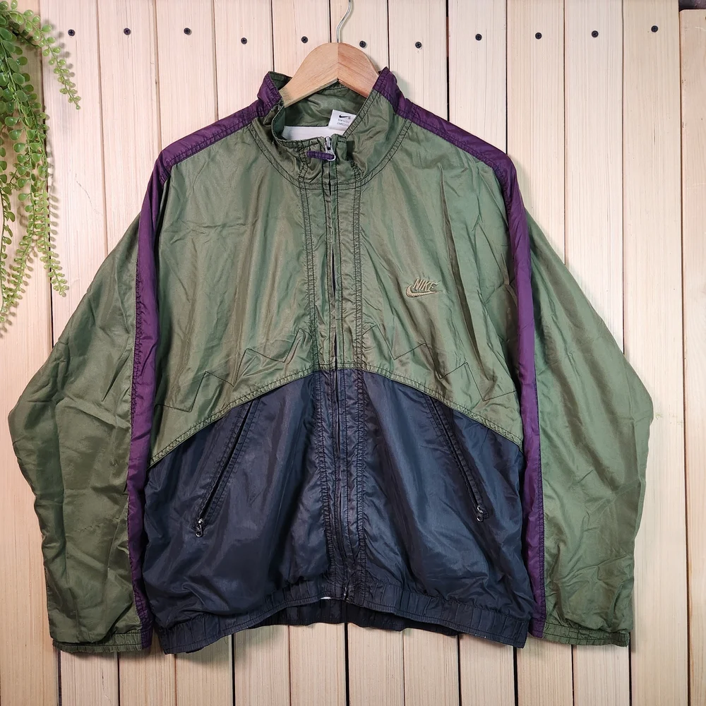 Vintage Nike Windbreaker Men's Green and Black Jacket 90s - Picture 16 of 16